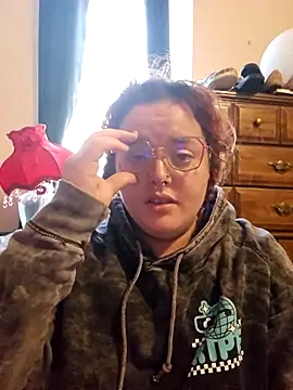 nuttiebuddy1 online show from October 2025 07:45:01 PM