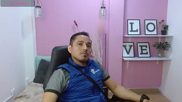 ColombiaStrip online show from October 2025 03:19:02 PM