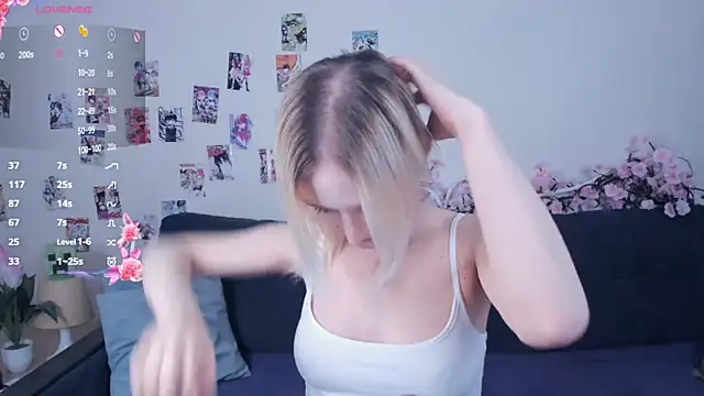 Snapshot of Megan--chan chatting on April 2026 05:18:01 PM Megan--chan online show from April 2026 05:18:01 PM