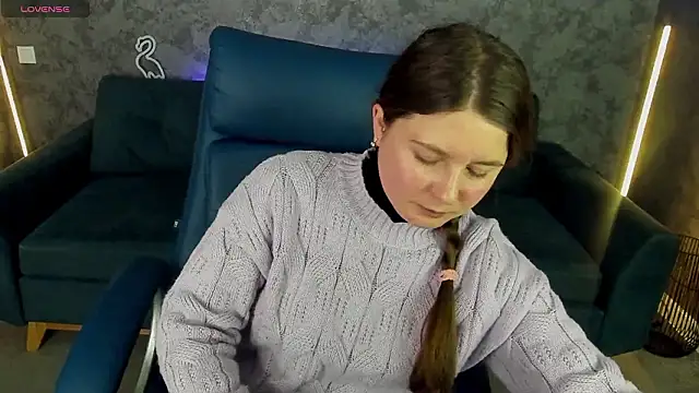 Snapshot of CraveeDoll chatting on February 2026 02:27:02 PM CraveeDoll online show from February 2026 02:27:02 PM