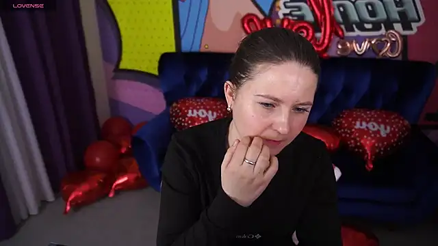 Snapshot of CraveeDoll chatting on February 2026 01:48:02 PM CraveeDoll online show from February 2026 01:48:02 PM