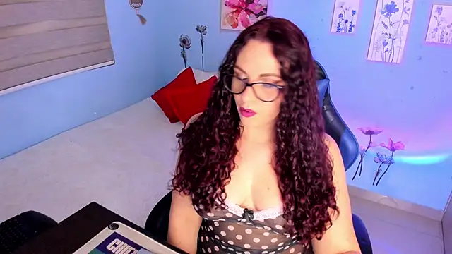 Snapshot of Nicky_lucy_m chatting on June 2026 01:33:01 AM Nicky lucy m online show from June 2026 01:33:01 AM