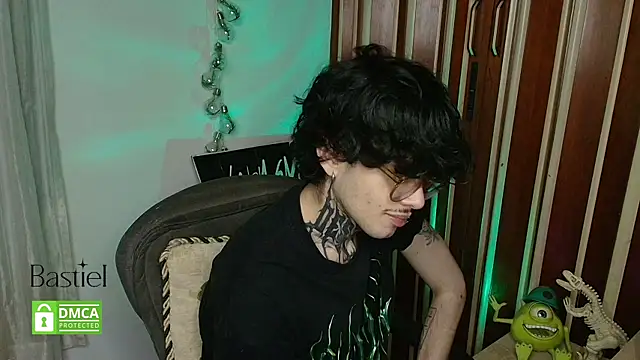 Mihail leroy online show from October 2025 01:11:01 AM