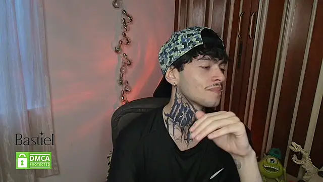 Mihail leroy online show from October 2025 10:43:02 PM