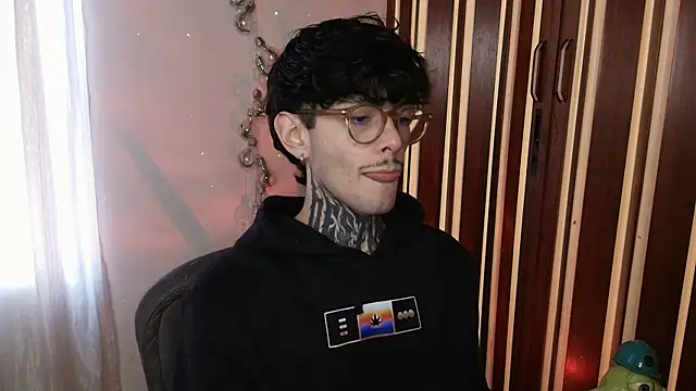 Mihail leroy online show from December 2025 08:05:02 PM