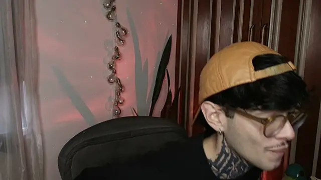 Mihail leroy online show from December 2025 09:44:01 PM