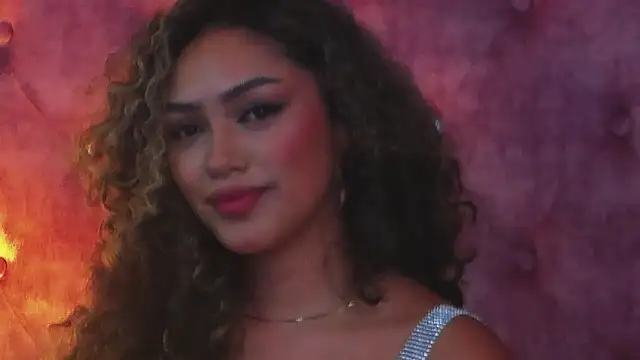 Snapshot of MaddisonBelucci chatting on October 2025 08:43:02 PM MaddisonBelucci online show from October 2025 08:43:02 PM