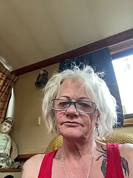 ladyboatlady online show from April 2026 06:21:01 PM
