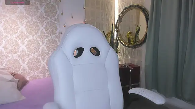 LilyThea online show from December 2025 09:32:02 PM