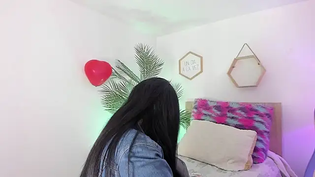 Hadid Jimenez  online show from February 2026 09:15:02 PM