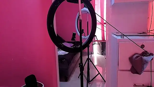 lunagudis online show from May 2026 02:10:01 PM