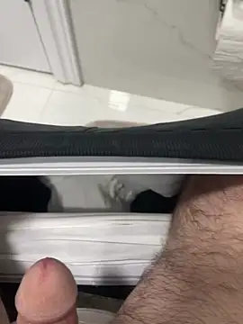 Snapshot of Heros2000 chatting on October 2025 01:00:01 PM Heros2000 online show from October 2025 01:00:01 PM