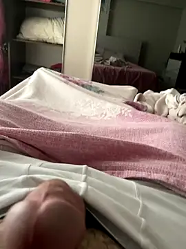 Snapshot of Heros2000 chatting on November 2025 05:28:02 AM Heros2000 online show from November 2025 05:28:02 AM