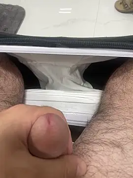 Snapshot of Heros2000 chatting on November 2025 06:45:01 PM Heros2000 online show from November 2025 06:45:01 PM