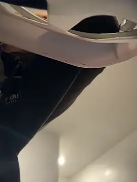 Snapshot of MrsSizzle chatting on October 2025 10:38:01 AM MrsSizzle online show from October 2025 10:38:01 AM