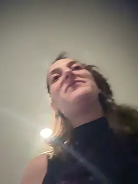 Snapshot of MrsSizzle chatting on October 2025 08:15:02 AM MrsSizzle online show from October 2025 08:15:02 AM