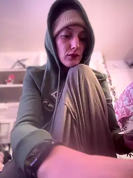 Snapshot of MrsSizzle chatting on November 2025 12:16:01 PM MrsSizzle online show from November 2025 12:16:01 PM