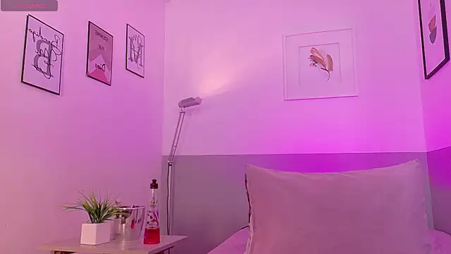cutepetitee online show from April 2026 07:38:02 PM