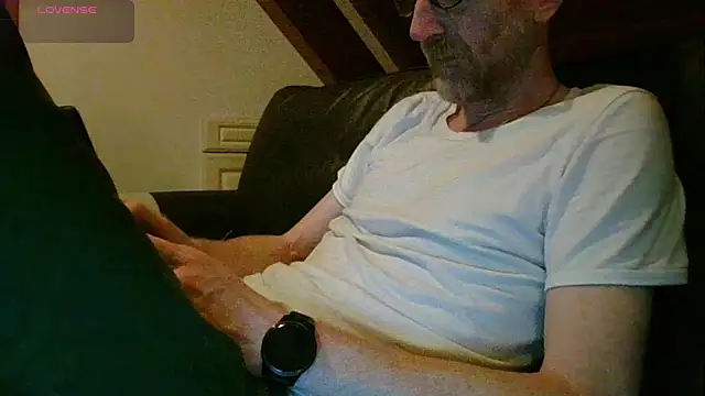 Snapshot of Vrenico-SC chatting on November 2025 04:53:02 PM Vrenico-SC online show from November 2025 04:53:02 PM