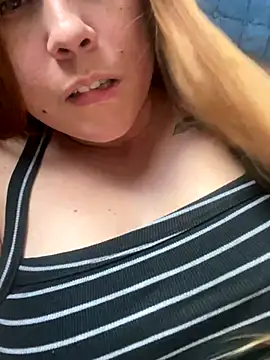 Snapshot of Lazinha18 chatting on October 2025 05:33:02 PM Lazinha18 online show from October 2025 05:33:02 PM