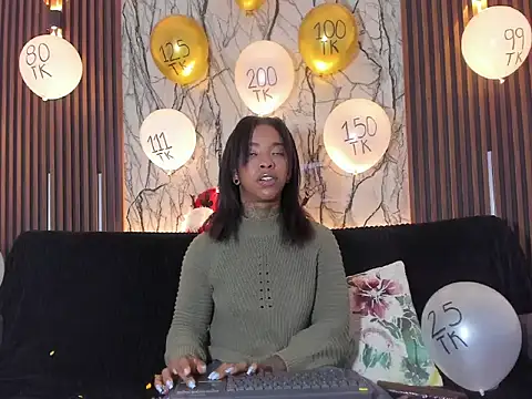 Snapshot of Pauline_Fox chatting on November 2025 03:12:02 AM Pauline Fox online show from November 2025 03:12:02 AM