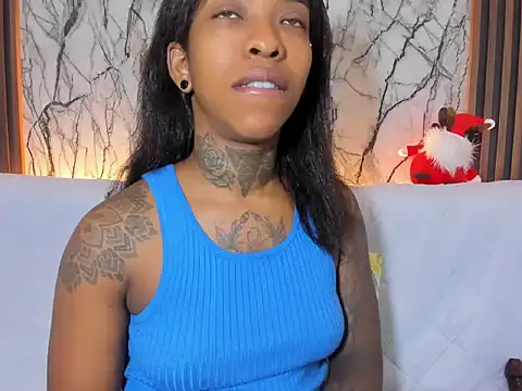 Snapshot of Pauline_Fox chatting on December 2025 01:21:02 AM Pauline Fox online show from December 2025 01:21:02 AM