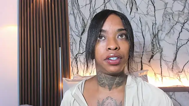 Snapshot of Pauline_Fox chatting on February 2026 12:42:02 AM Pauline Fox online show from February 2026 12:42:02 AM