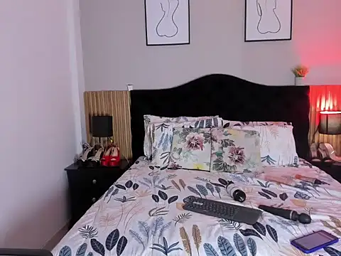 Snapshot of Pauline_Fox chatting on March 2026 02:57:02 AM Pauline Fox online show from March 2026 02:57:02 AM