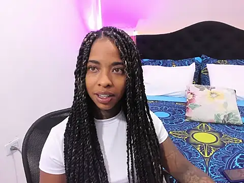 Snapshot of Pauline_Fox chatting on April 2026 03:01:04 AM Pauline Fox online show from April 2026 03:01:04 AM