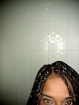 Snapshot of Pauline_Fox chatting on April 2026 01:05:02 PM Pauline Fox online show from April 2026 01:05:02 PM