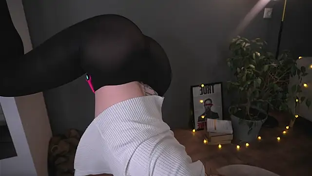 lisa schiele online show from December 2025 08:16:02 PM