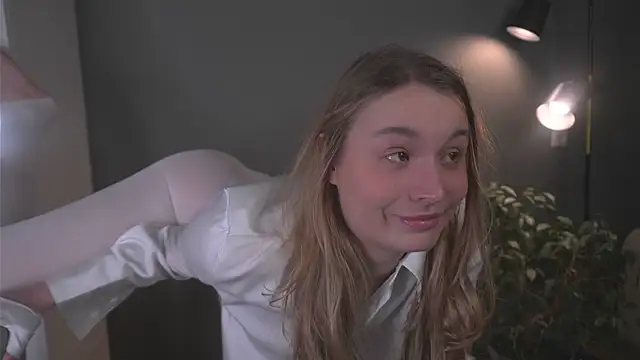 lisa schiele online show from December 2025 08:28:02 PM