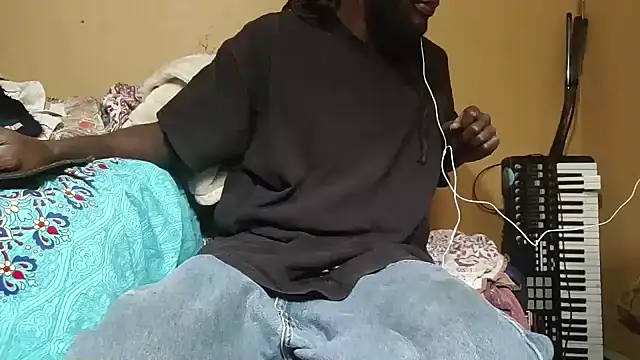 EYEzIAM online show from October 2025 03:29:02 AM