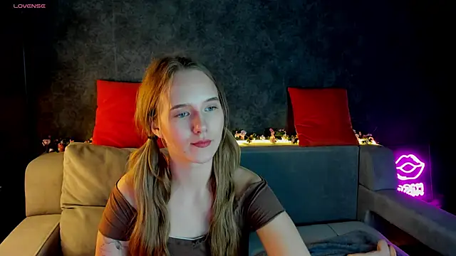 Snapshot of Casey_Sweeet chatting on February 2026 01:39:01 PM Casey Sweeet online show from February 2026 01:39:01 PM