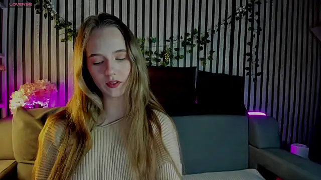 Snapshot of Casey_Sweeet chatting on February 2026 01:09:01 AM Casey Sweeet online show from February 2026 01:09:01 AM