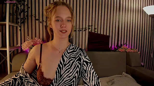 Snapshot of Casey_Sweeet chatting on June 2026 09:26:01 AM Casey Sweeet online show from June 2026 09:26:01 AM