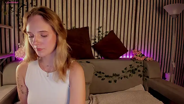 Snapshot of Casey_Sweeet chatting on June 2026 03:45:01 PM Casey Sweeet online show from June 2026 03:45:01 PM
