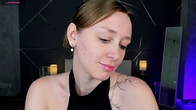 Snapshot of evashiny_ chatting on November 2025 04:38:01 AM evashiny online show from November 2025 04:38:01 AM