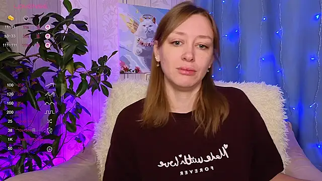 Snapshot of evashiny_ chatting on January 2026 03:32:01 AM evashiny online show from January 2026 03:32:01 AM