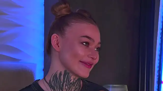 Snapshot of AriWild chatting on April 2026 04:35:02 AM AriWild online show from April 2026 04:35:02 AM