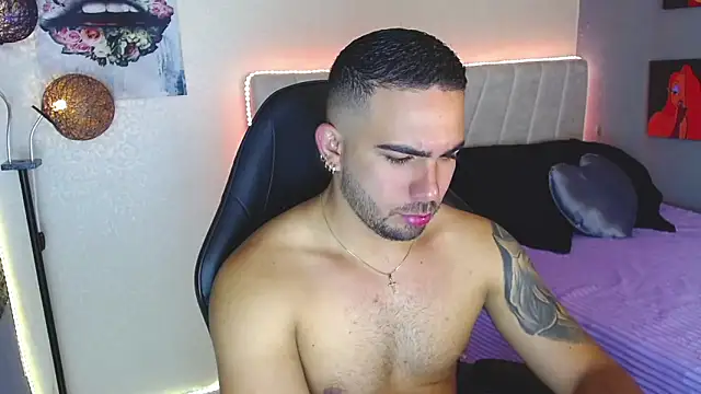 adamhairy online show from May 2026 07:10:02 PM