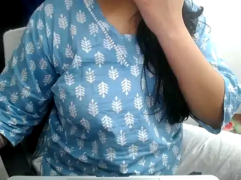 Roshi Love online show from June 2026 07:33:01 PM