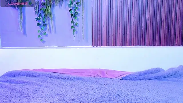 Dakotaferreti online show from October 2025 08:50:01 PM