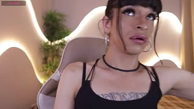 Alanakimura  online show from December 2025 09:00:02 PM