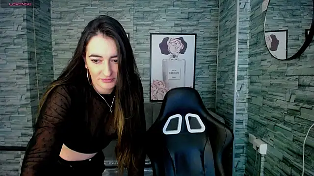 Snapshot of Soffi_betacur_b chatting on October 2025 03:23:02 AM Soffi betacur b online show from October 2025 03:23:02 AM