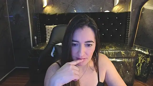 Snapshot of Soffi_betacur_b chatting on October 2025 03:06:02 AM Soffi betacur b online show from October 2025 03:06:02 AM