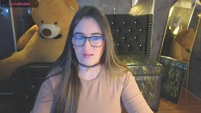 Snapshot of Soffi_betacur_b chatting on October 2025 03:10:02 AM Soffi betacur b online show from October 2025 03:10:02 AM