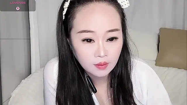 Snapshot of B-Yaya chatting on November 2025 10:10:02 AM B-Yaya online show from November 2025 10:10:02 AM