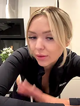 lolableux online show from November 2025 05:17:02 PM