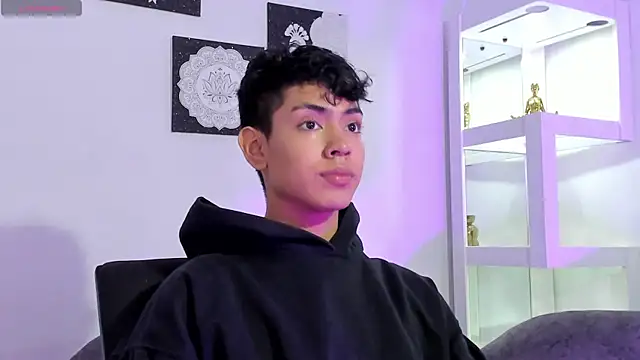 Snapshot of LoganTwink18 chatting on September 2025 12:48:01 PM LoganTwink18 online show from September 2025 12:48:01 PM